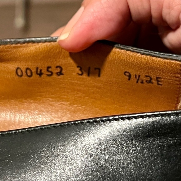 𝅺salvatore FERRAGAMO leather dress loafers. Made in Italy. 9.5 EE - Picture 6 of 8